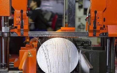 南海立式金属带锯床切削出现跑带故障解决方法！